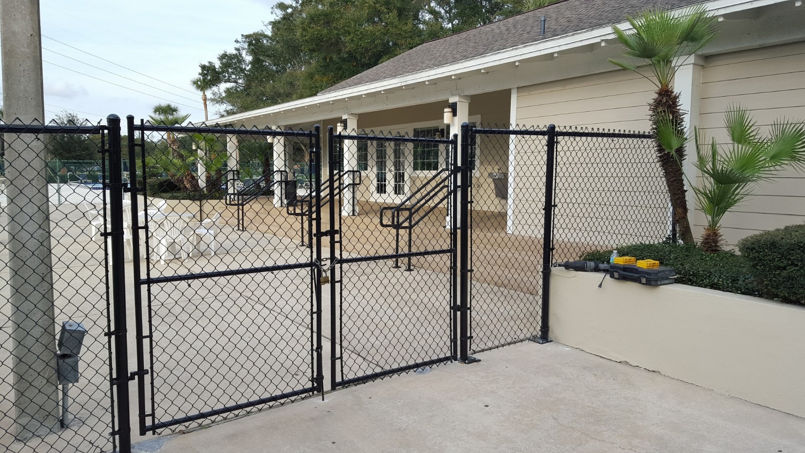 6' HIGH BLACK VINYL CHAIN LINK BLACK VINYL CHAIN Fencing