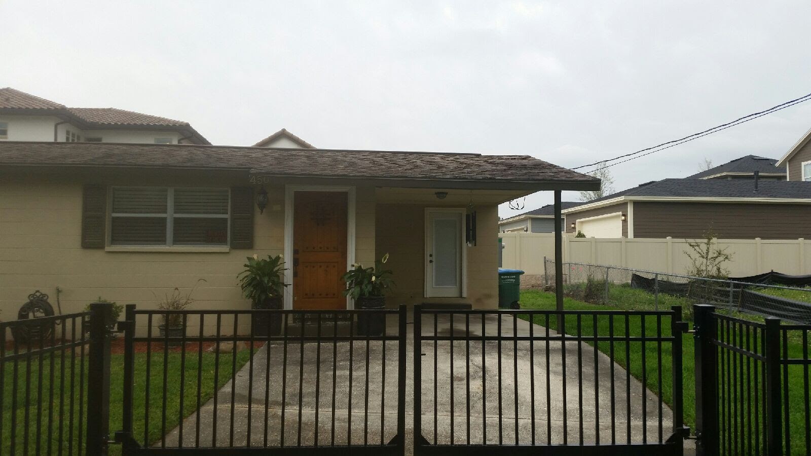 4' HIGH BLACK ALUMINUM LONG ISLAND aluminum fencing outside house