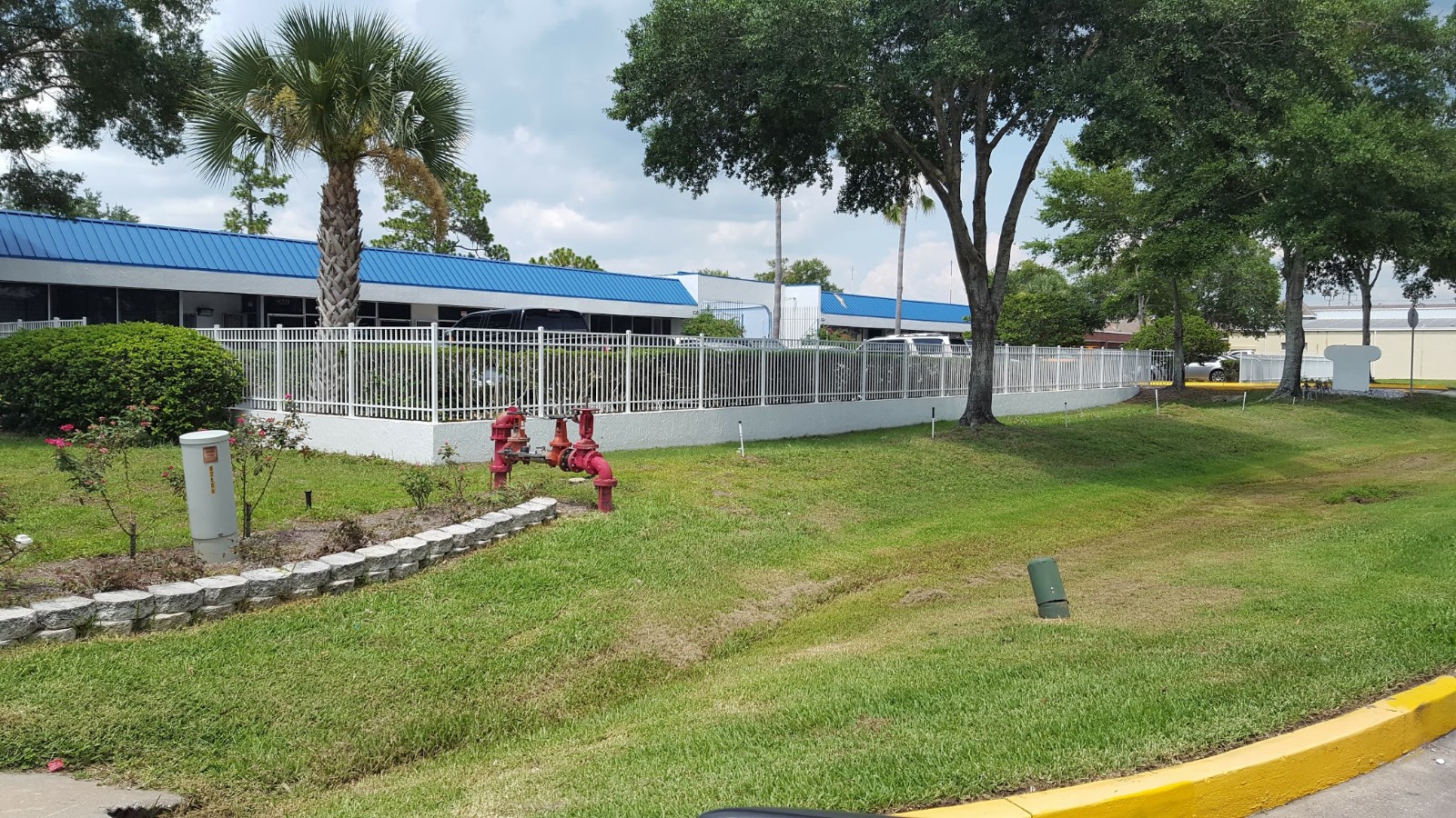 4' HIGH WHITE ALUMINUM LONG ISLAND WHITE ALUMINUM fencing