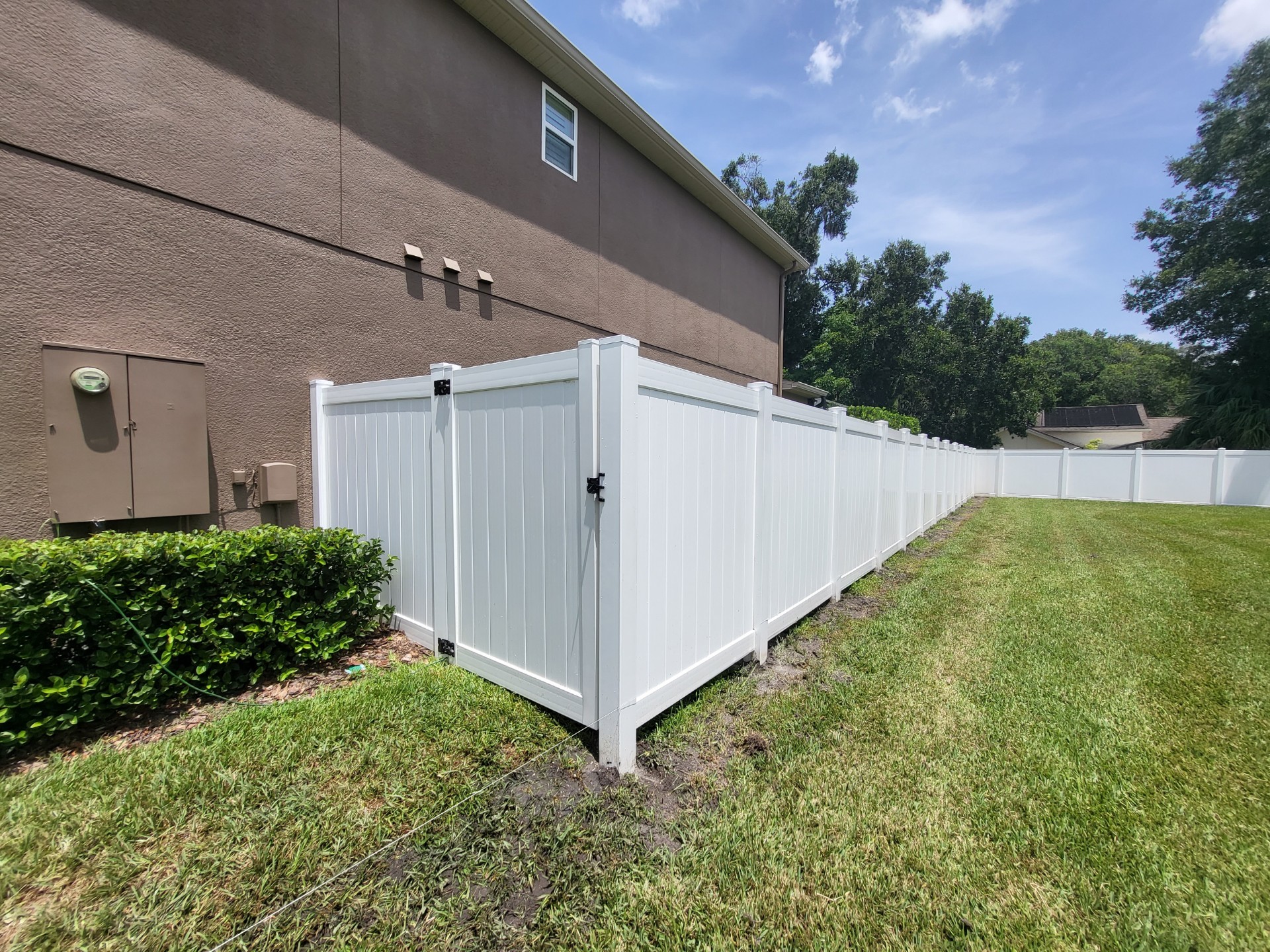 vinyl fencing in lawn